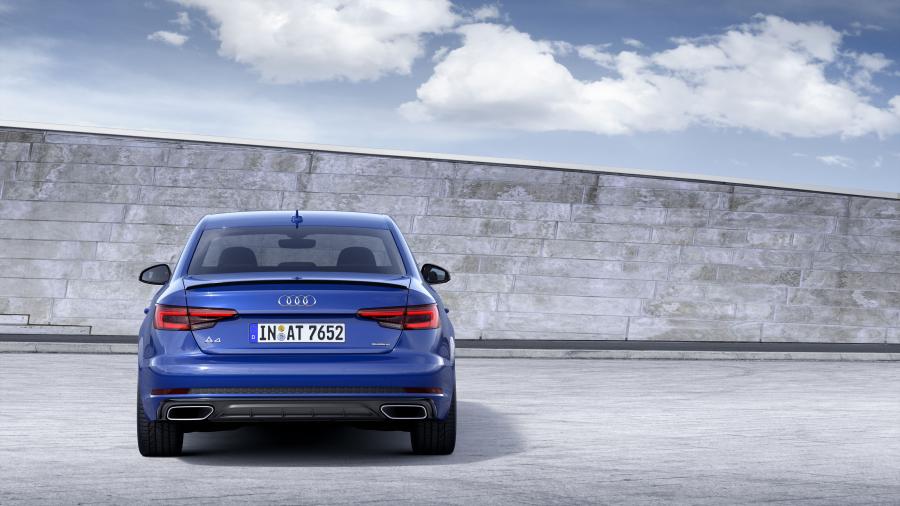  Audi A4 S-Line Quattro 2018 года  (WW) (фото 5 из 17)